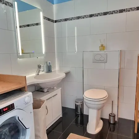 80qm-3 Rooms-free Parking-fast Wifi- Casa Bella アパート